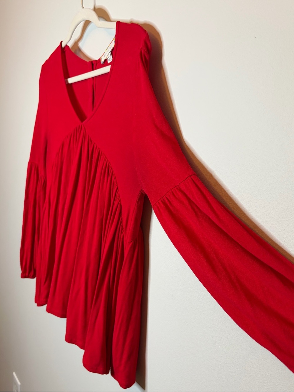 Eri + Ali Women's Red V-Neck Long Sleeve Pleated Tunic Top - Picture 4 of 8